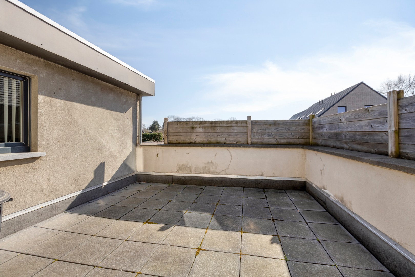 Recent gerenoveerde duplex met 2 slpk. en ruim terras nabij centrum Leopoldsburg 