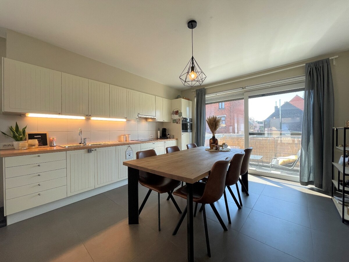 Duplex, nieuwbouwappartement met 3 slaapkamers en terras te centrum Aartrijke (geen gemeenschappelijke kosten) 