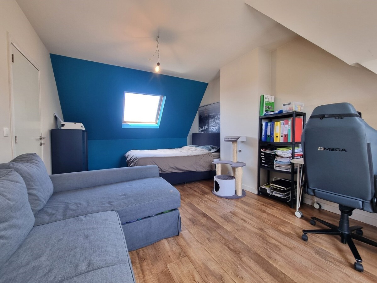 Klassevolle, statige hoekwoning te Heulebrug 