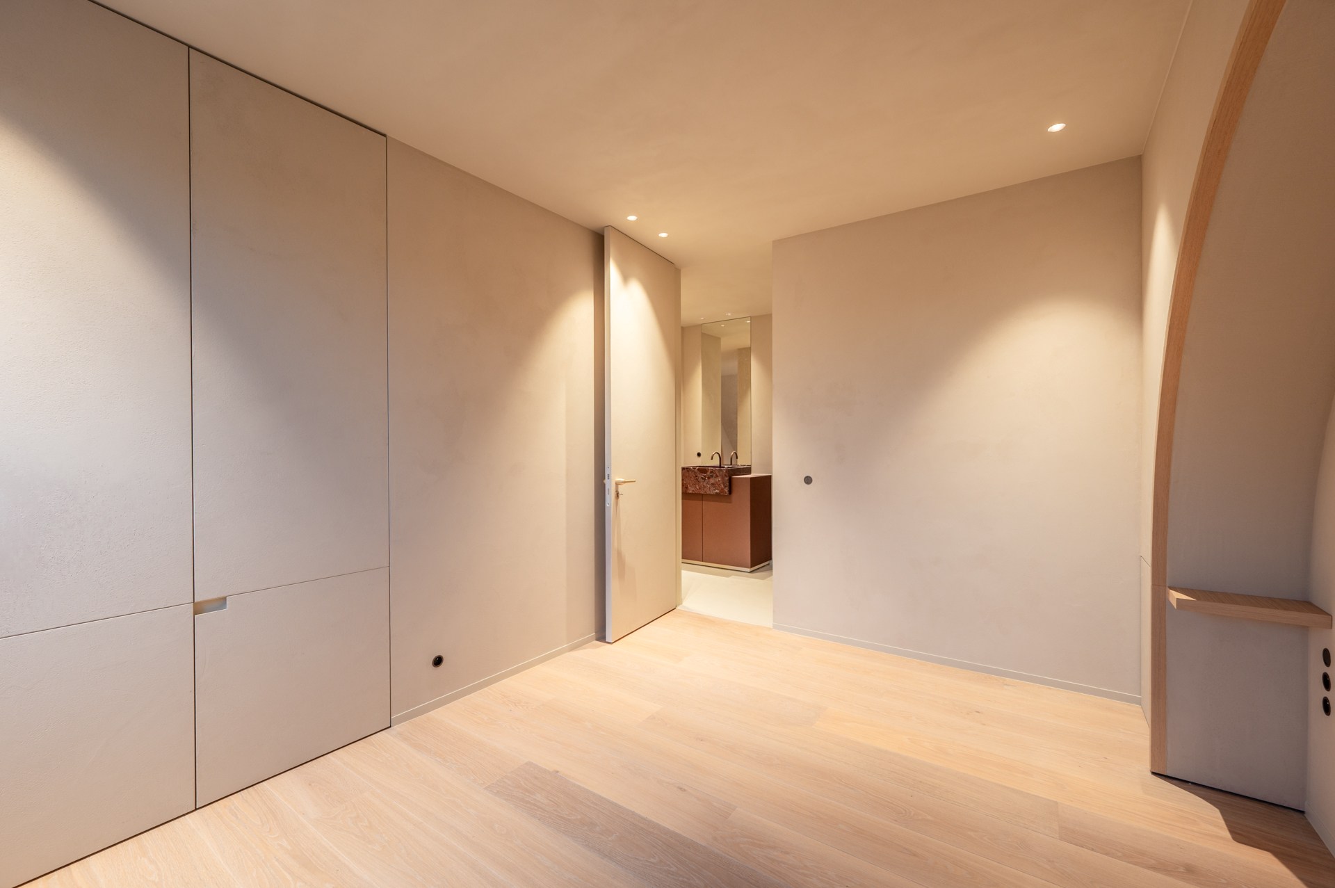 Luxe, comfort kortom een prachtig gerenoveerde woning in hartje Knokke. 