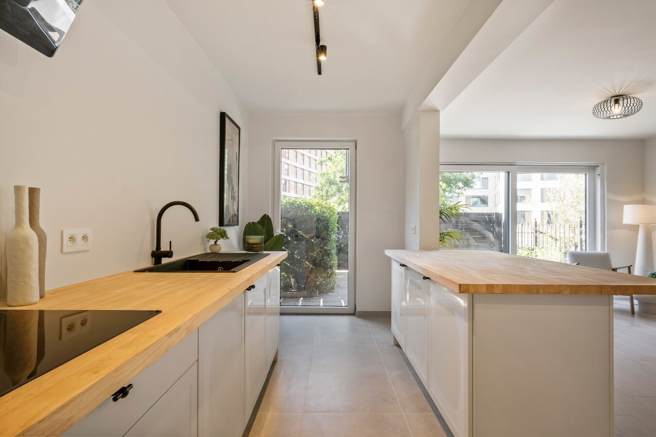 TOPLIGGING : Gelijksvloers appartement met 2 terrassen nabij de Leie te Kortrijk ! *** NONO INSPIRED *** 