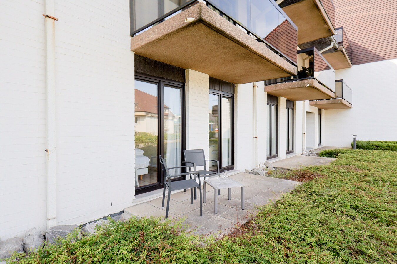 Instapklaar gelijkvloers appartement op wandelafstand van de Zeedijk en het strand! 