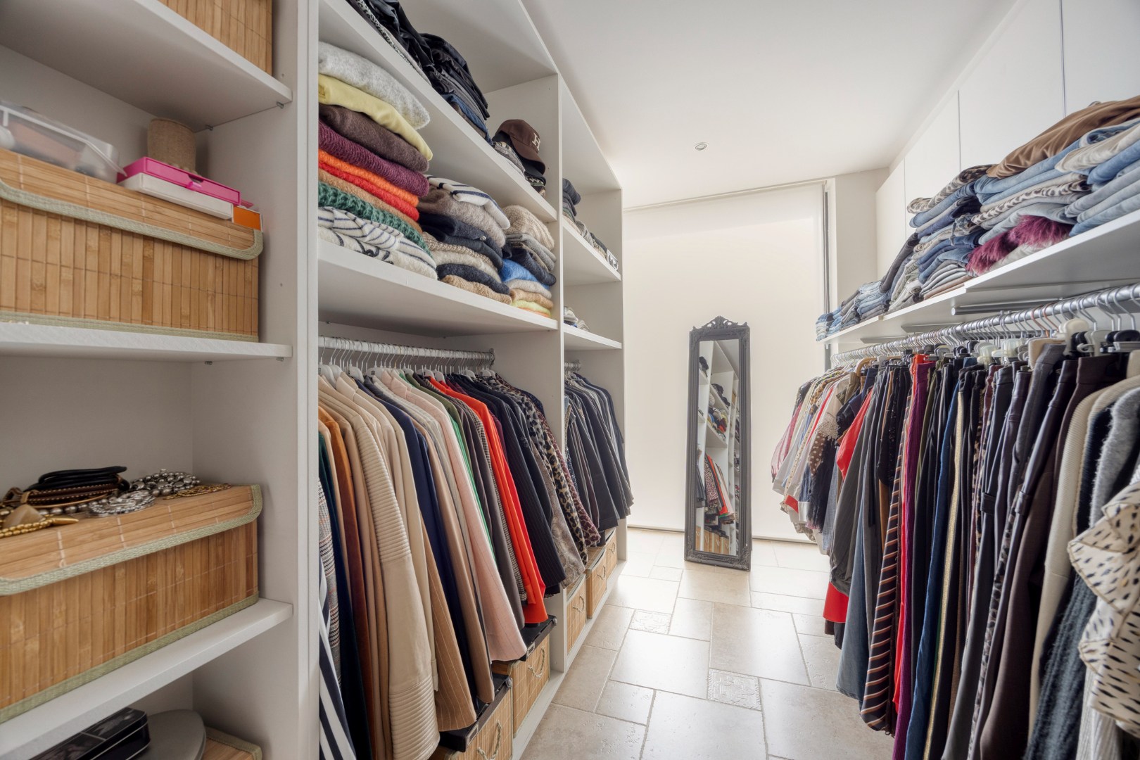 Zeer ruim appartement met 3 slpk. in Geel 