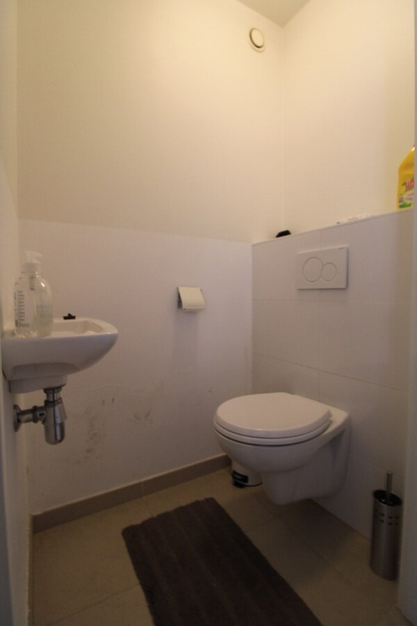 Appartement met twee slaapkamers en autostaanplaats in centrum Roeselare 