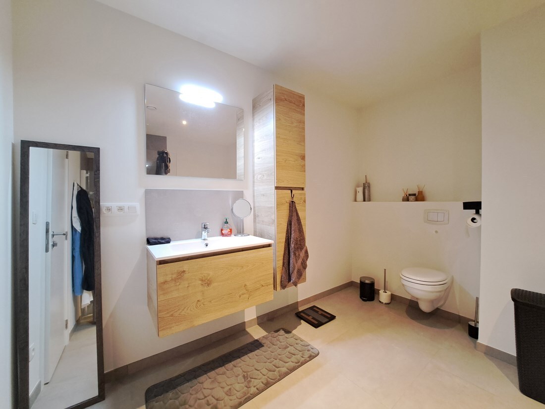 Mooi ruim energiezuinig gelijkvloers appartement te Dilsen-Stokkem 