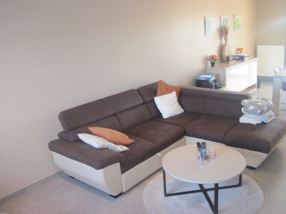 Degelijke woning met terras, tuintje én inpandige garage. 