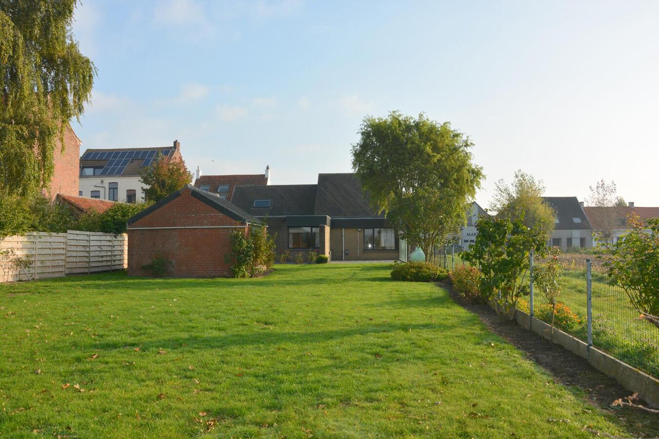 Rustig gelegen villa met garage 