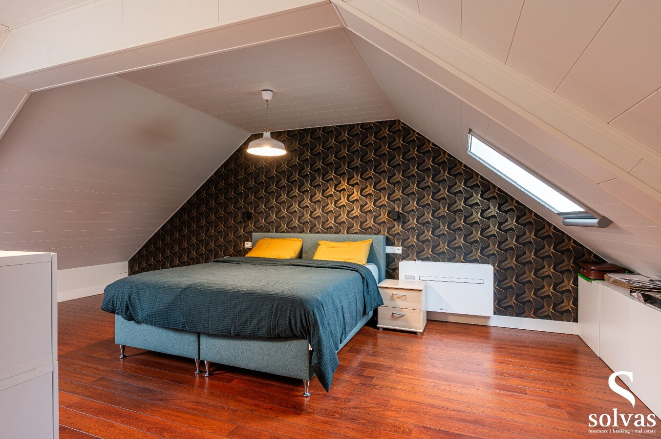 Halfopen gezinswoning met 4 slaapkamers, garage en zonnepanelen – Eeklo 