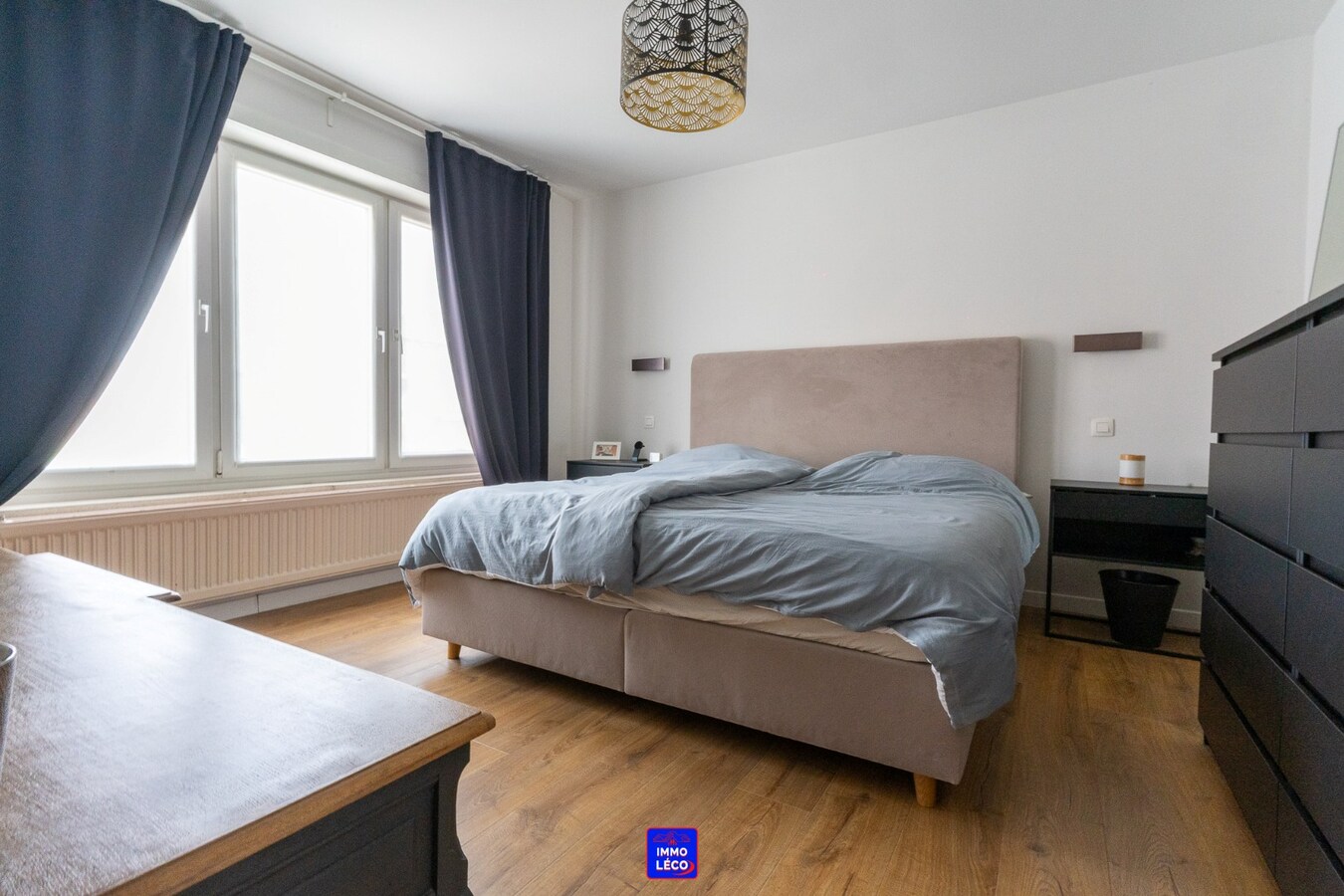 3 façades rénovée avec jardin, double garage, parking 2voit., COUP DE COEUR !! 