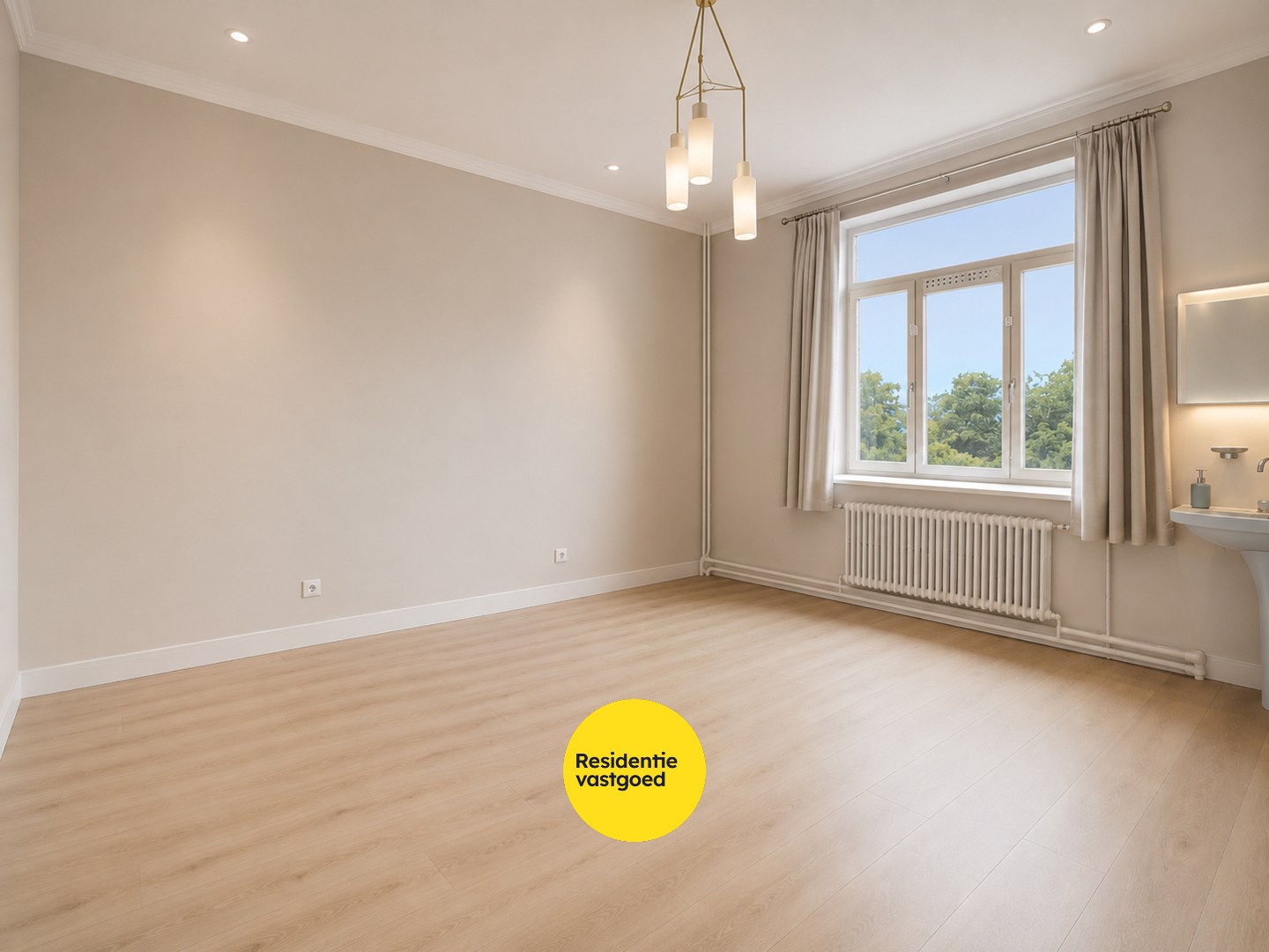 Te renoveren woning met veel op potentieel op topligging. 