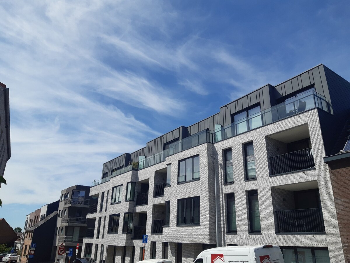 Recent appartement met prachtig terras in centrum Gavere. 