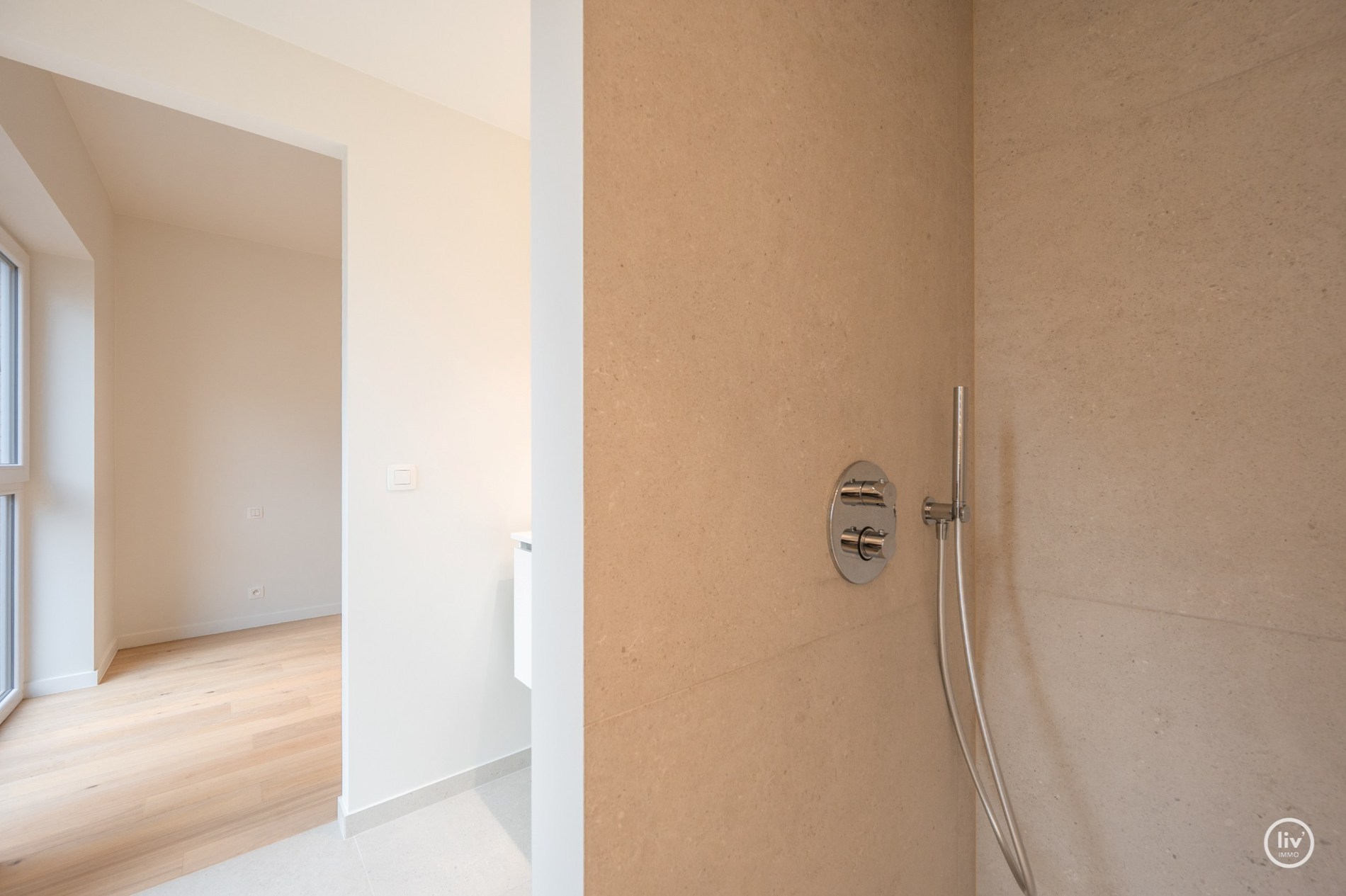 OPENDEURDAG - Zaterdag 15.09 - tussen 16u-18U: Nieuwbouw-duplex op de gelijkvloerse &amp; eerste verdieping  gelegen te Lentelaan in  Duinbergen met zongerichte terrassen. 