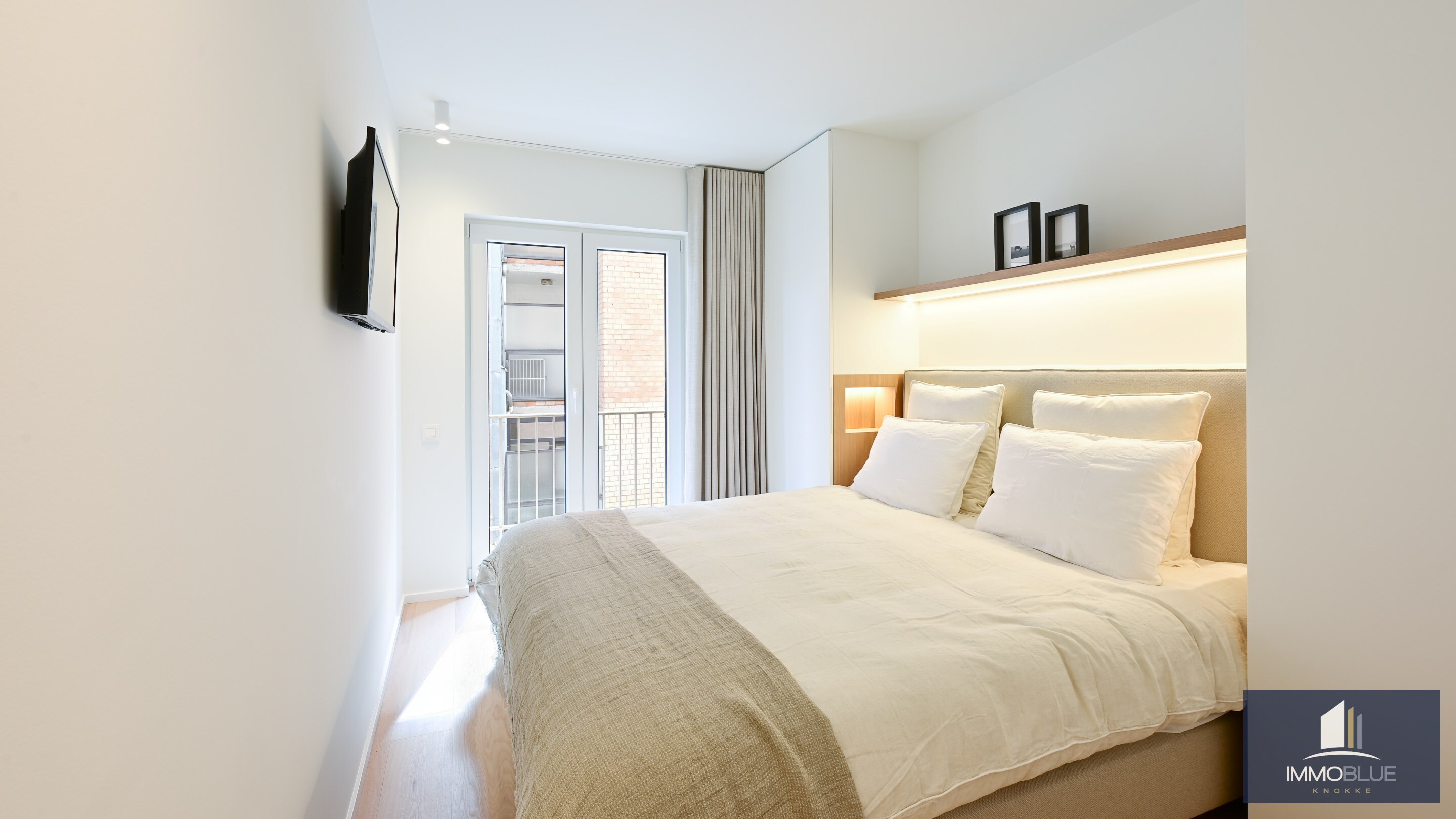 Volledig gerenoveerd appartement met zijdelings zeezicht. 