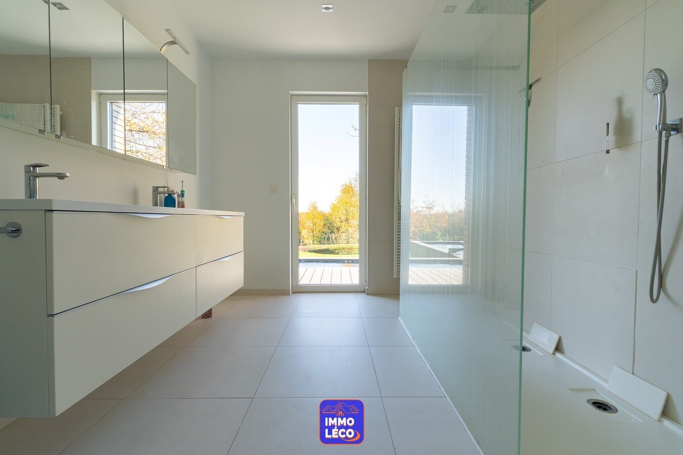 Propriété de prestige au Bois Fichaux avec dépendance, érigée sur 1899m² ! Vue imprenable ! 