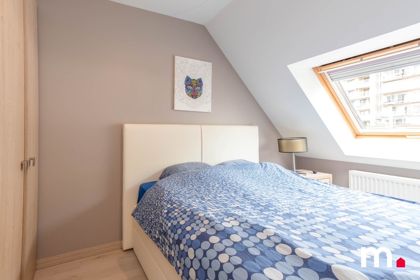 Instapklaar en zeer ruim en lichtrijk appartement 