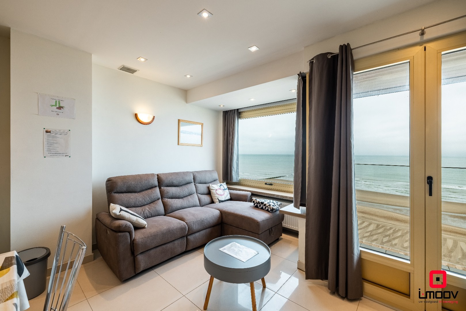 Bovenste verdieping studio met adembenemend zeezicht aan de Zeedijk, Mariakerke 