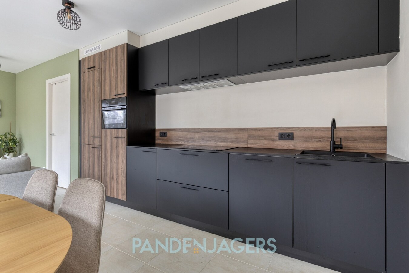 Recent gelijkvloers appartement met tuin, autostaanplaats en extra berging te Duffel 