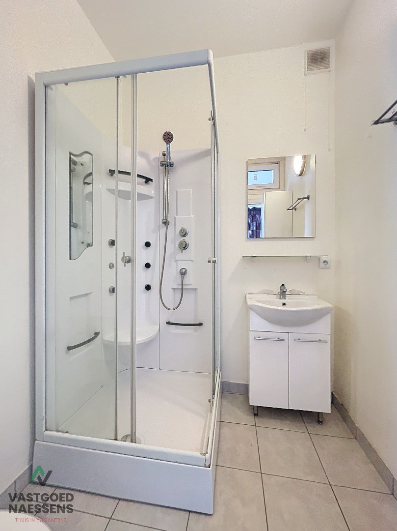 Commerce avec habitation près de la digue 