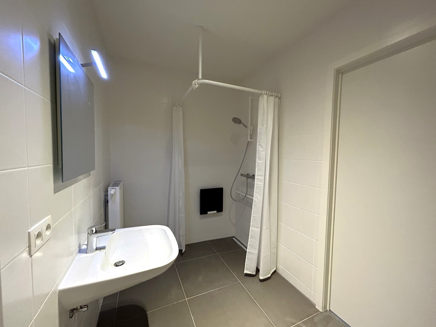 Instapklare assistentiewoning met 2 slaapkamers op TOP-locatie in Geel 