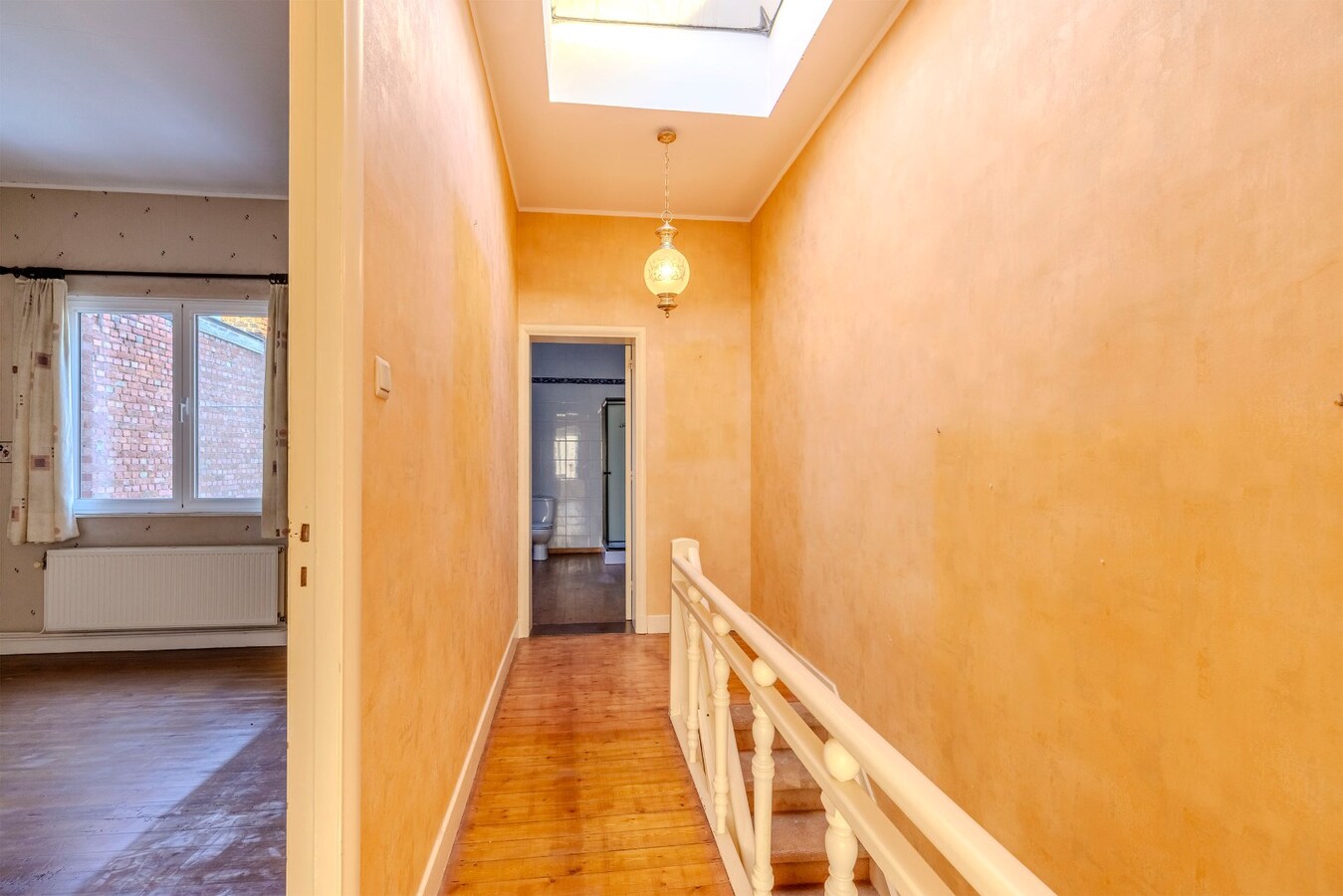 Te renoveren woning met 2 slpks en tuintje 