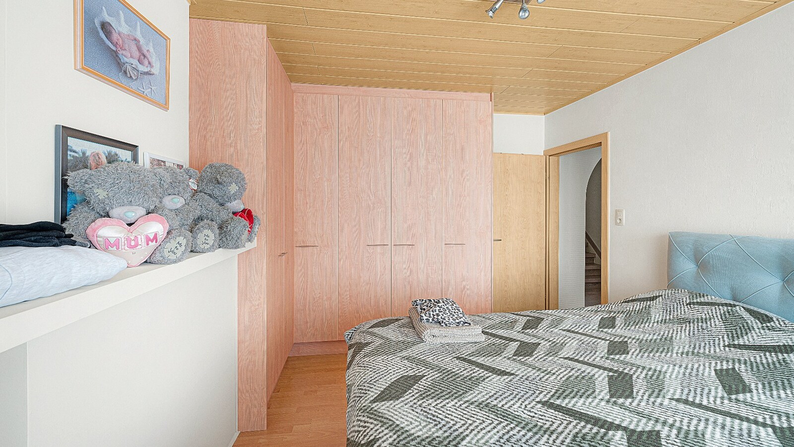 Instapklare en ruime gezinswoning met dubbele garage in het hart van Zeebrugge. 