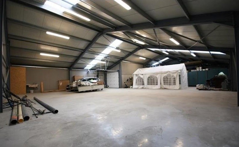 Recente, instapklare loods te huur – 255 m² 