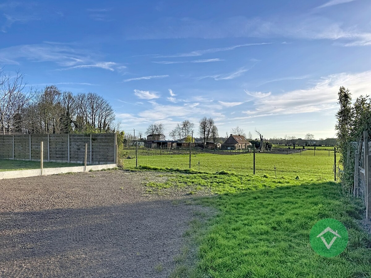 Volledig nieuwe woning met 4 slaapkamers en diepe tuin te Wijnendale 