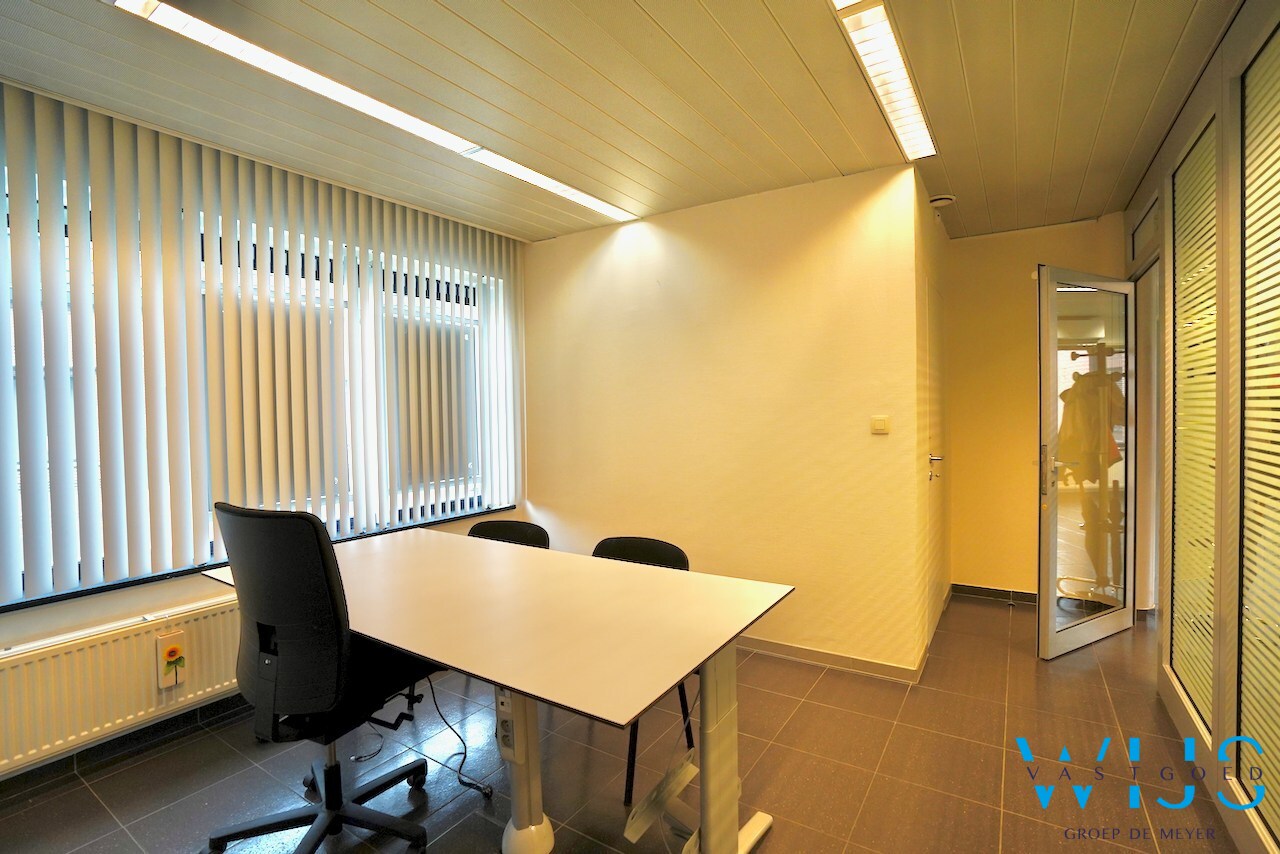 Volwaardig handelspand te Oosteeklo ! 