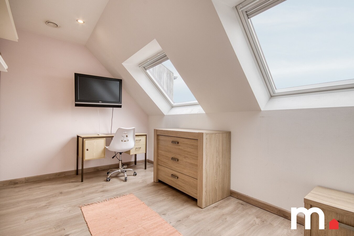 Recente woning (bouwjaar 2013) met grote tuin in doodlopende straat ! 