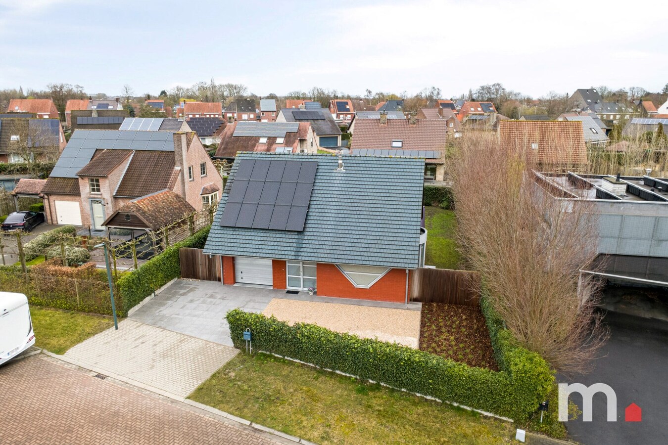 Unieke Villa te Roeselare in een doodlopende straat op 578m² met zonnepanelen en EPC B  ! 