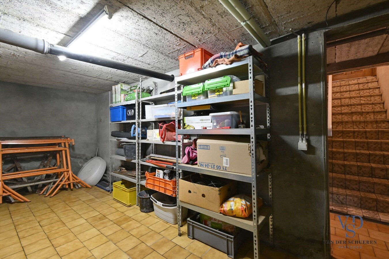 Bijzonder degelijke, instapklare ruime eigendom 