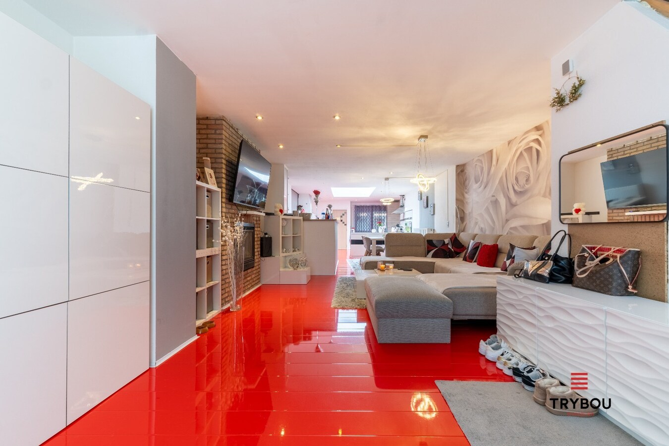 Rustig gelegen, volledig gerenoveerde woning met gezellige, onderhoudsvriendelijke tuin 