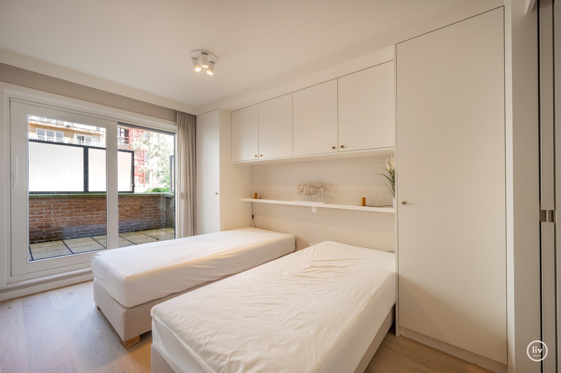 Magnifique appartement rénové de 2 chambres avec de belles vues sur le parc Yzer à Knokke. 