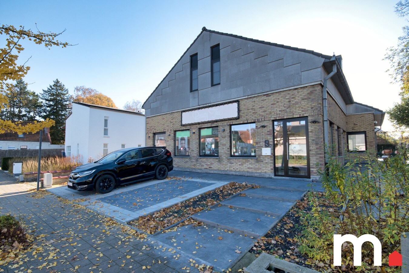 Gerenoveerd centraal gelegen woonst met praktijkruimte te Moorsele ! 