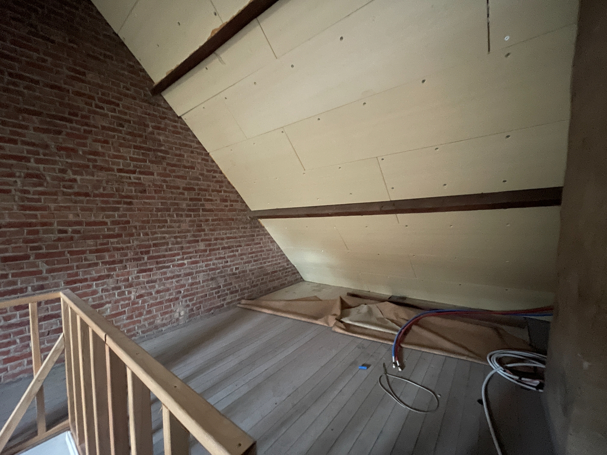 Gerenoveerde rijwoning met 2 slaapkamers te Roeselare 