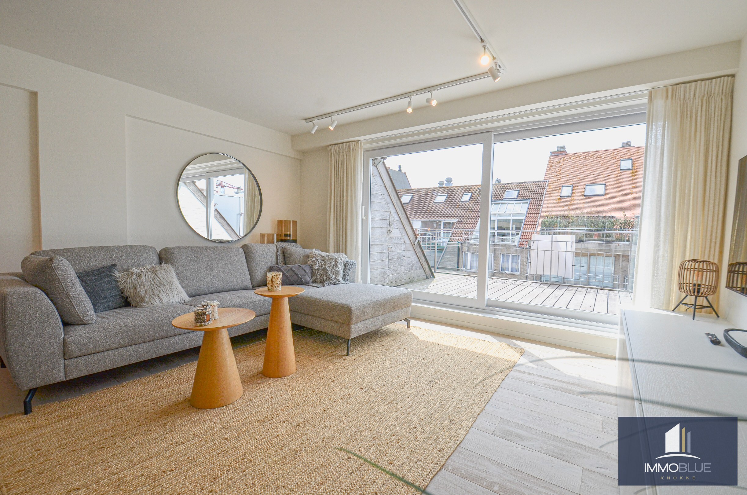 Volledig gerenoveerd appartement met twee ruime terrassen. 