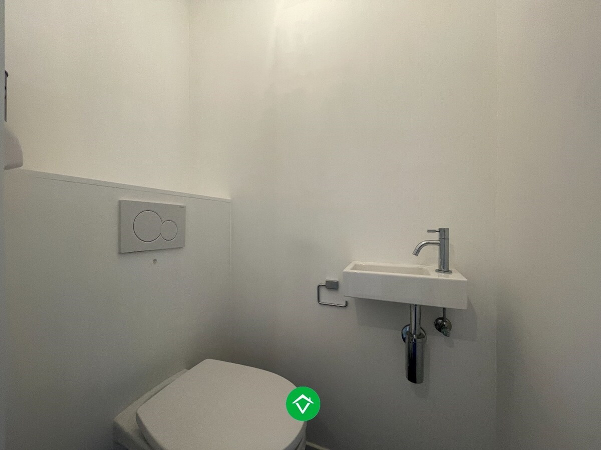 Rustig gelegen duplex appartement met 2 slaapkamers en autostaanplaats te Lichtervelde VRIJ 1/08/2026 
