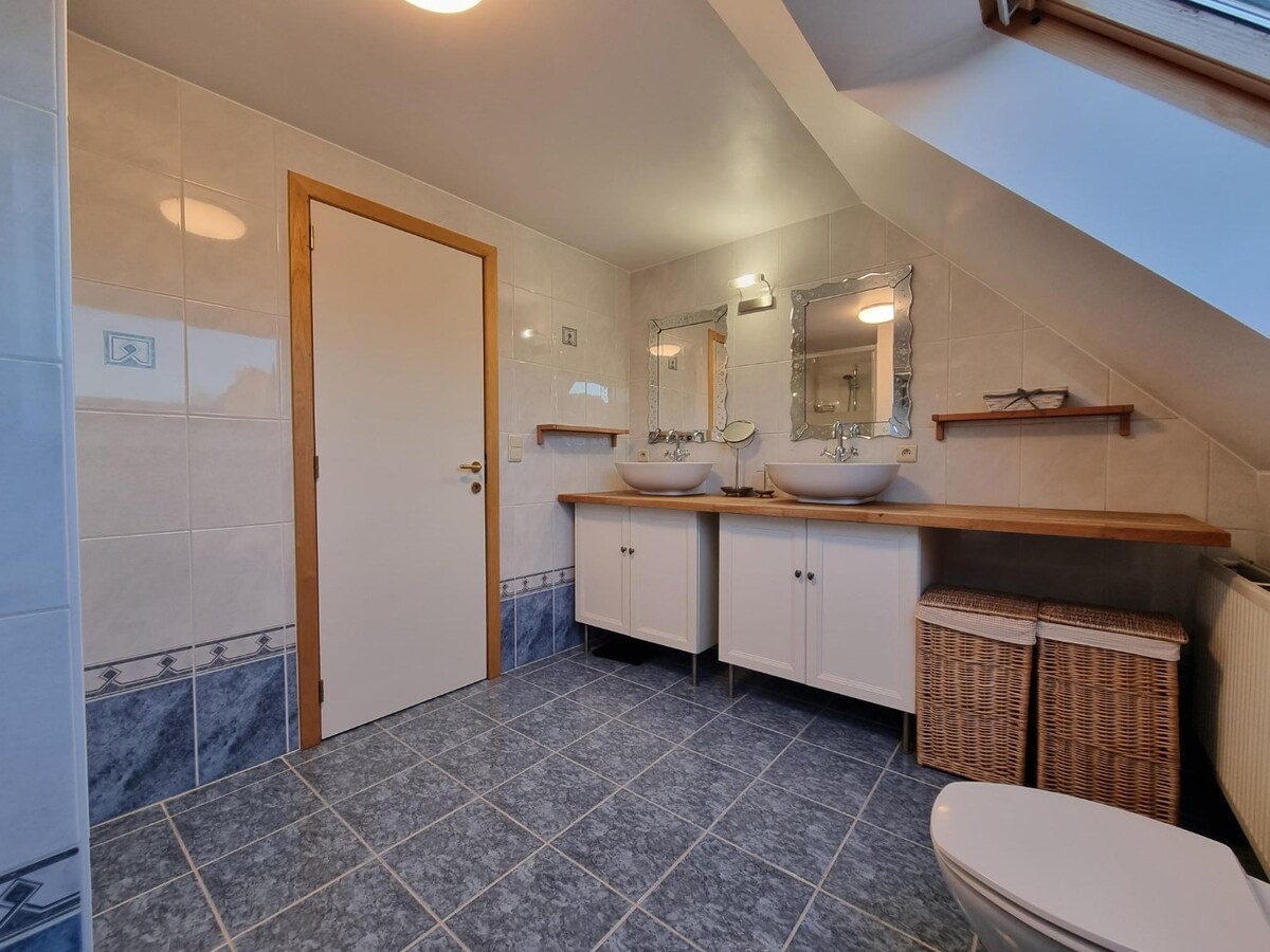 Zeer knappe, halfopen gezinswoning te Lissewege 