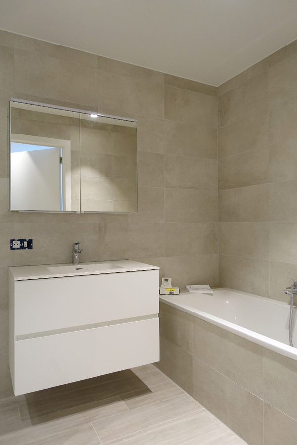 Kwalitatief nieuwbouwappartement met  enorm terras 