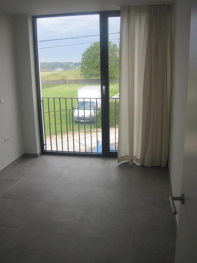 Penthouse-appartement met ruim terras. Geen vaste kosten. 