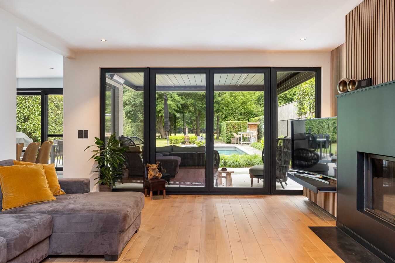 Moderne villa met zwembad op een toplocatie te Schilde! 