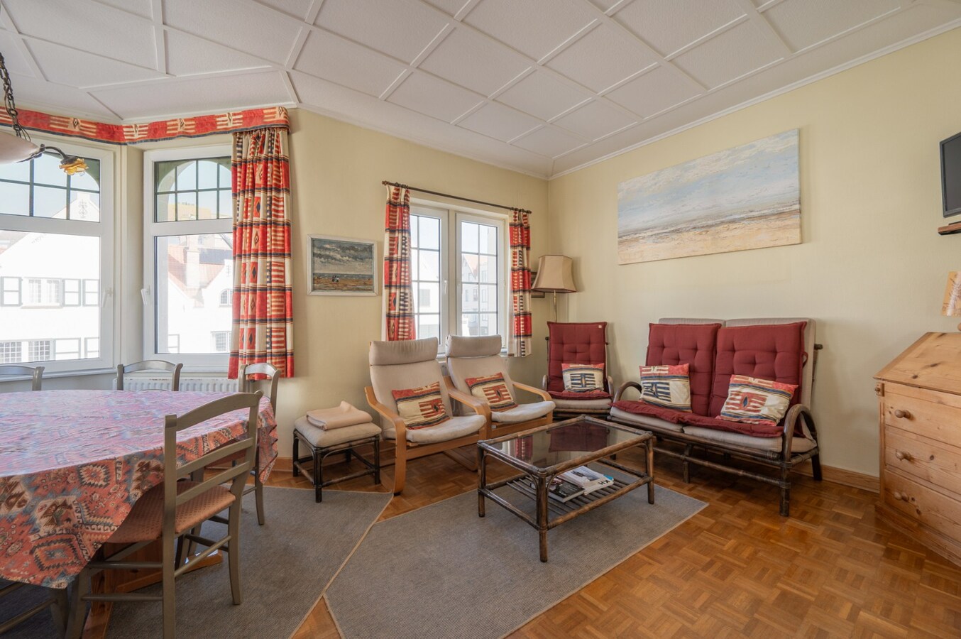 Villa in eclectische stijl met garage en staanplaatsen in het hart van Duinbergen 