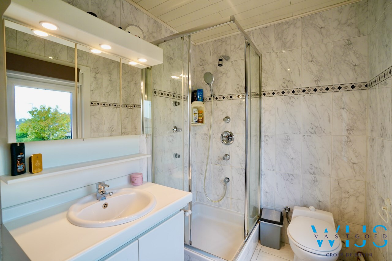 Ruime gezinswoning met 5 slaapkamers te Zelzate! 