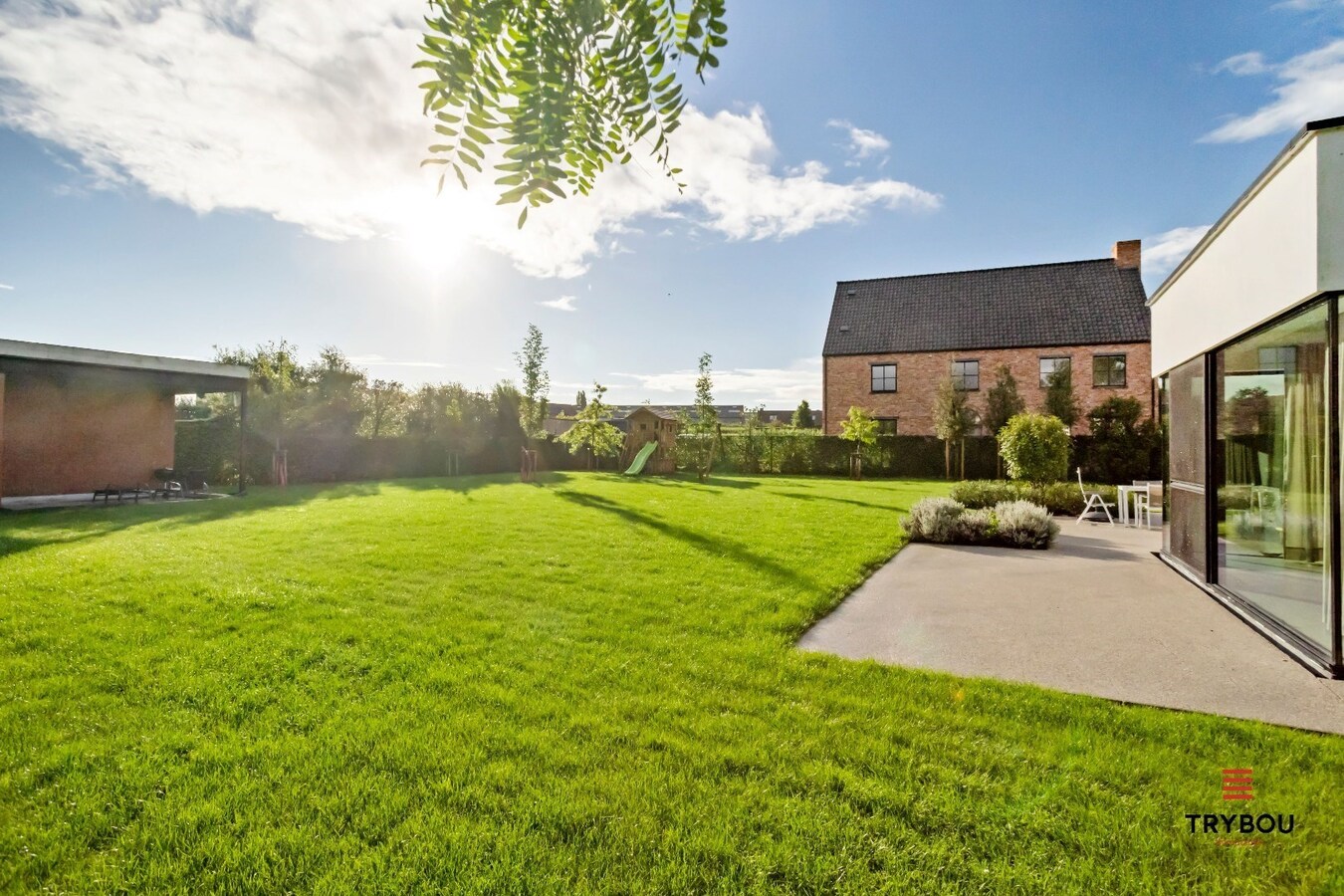 Rustig gelegen architecturaal pareltje op 1.751 m² te Houthulst. 