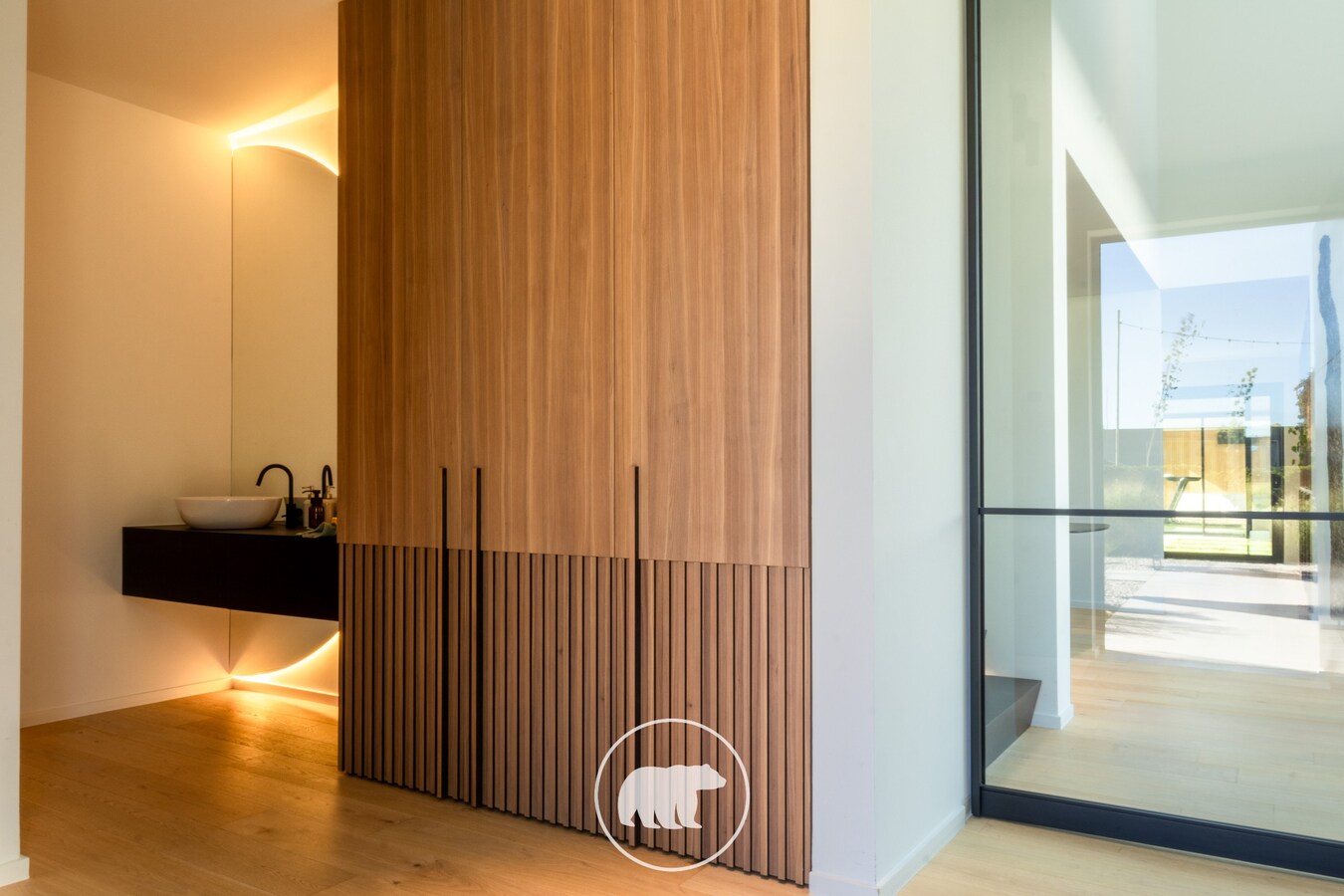 Buitengewone design villa op unieke ligging te Lochristi 