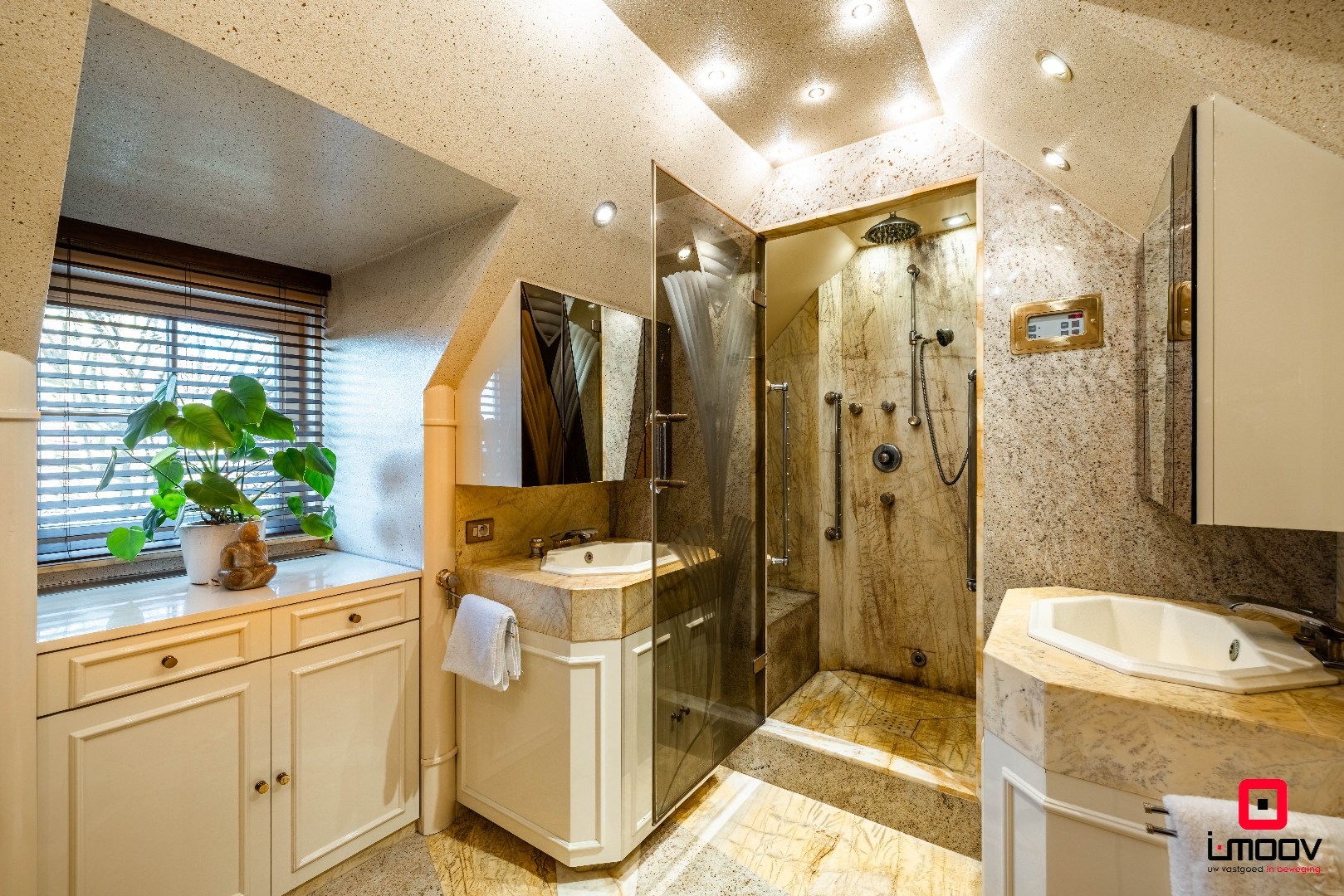 Exclusieve villa met infinity pool en resortgevoel op topligging in Mariakerke 