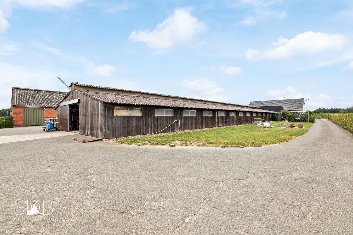 Hedendaagse woning inclusief paardenaccommodatie en graslanden op 4,22ha 