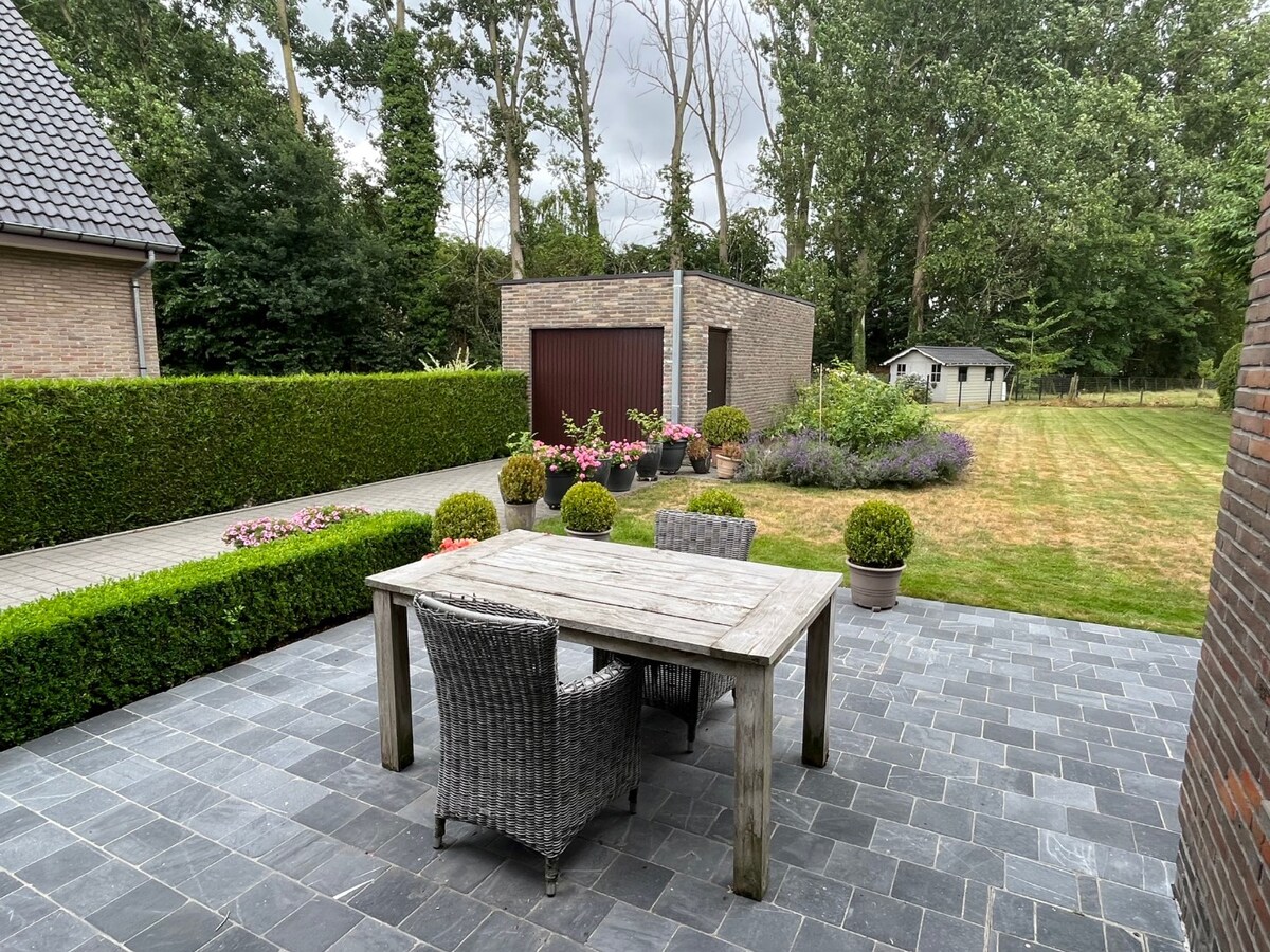 Ruime woning in het groene Zevergem, vlakbij Gent 