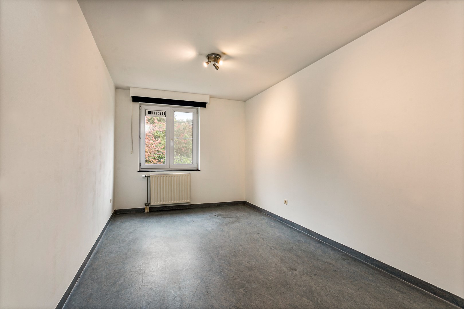 Goed gelegen woning met 3 slaapkamers en parkeerplaats - EPC 204 kWh/m² - bewoonbare oppervlakte 135m² 