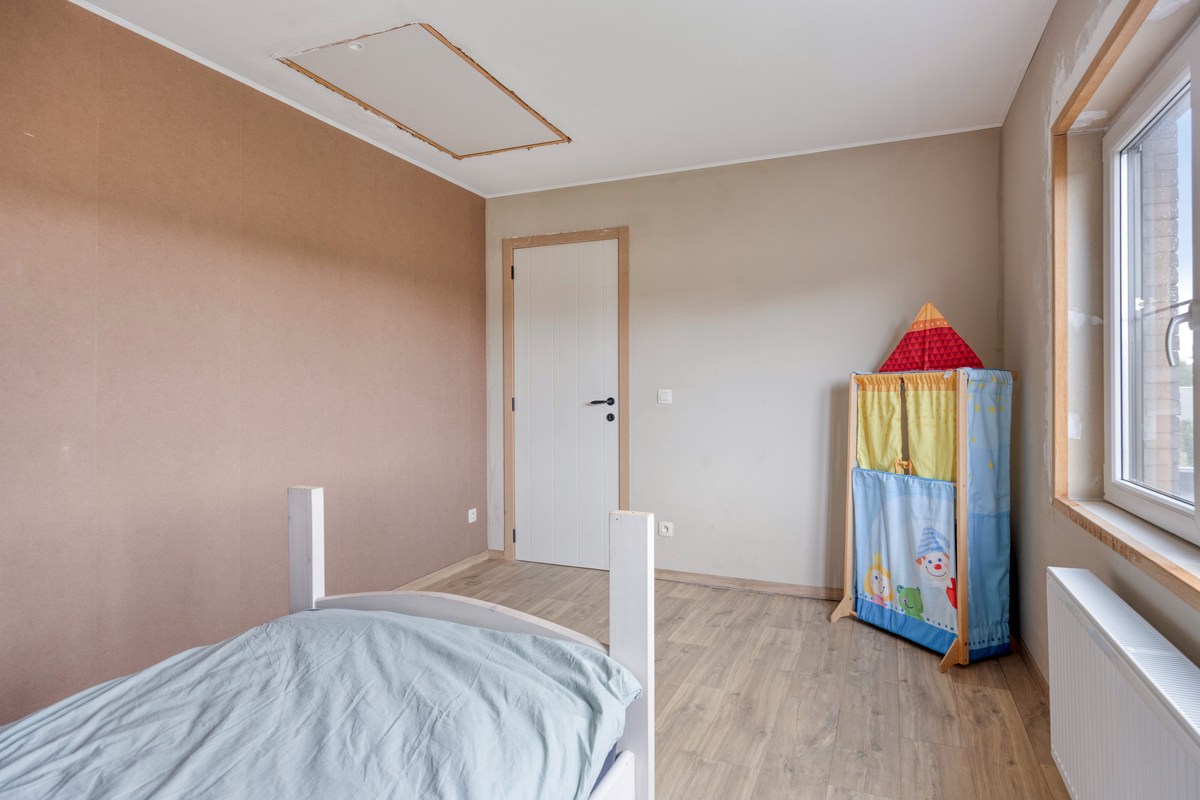 Halfopen bebouwing met 3 slaapkamers, tuin en garage 